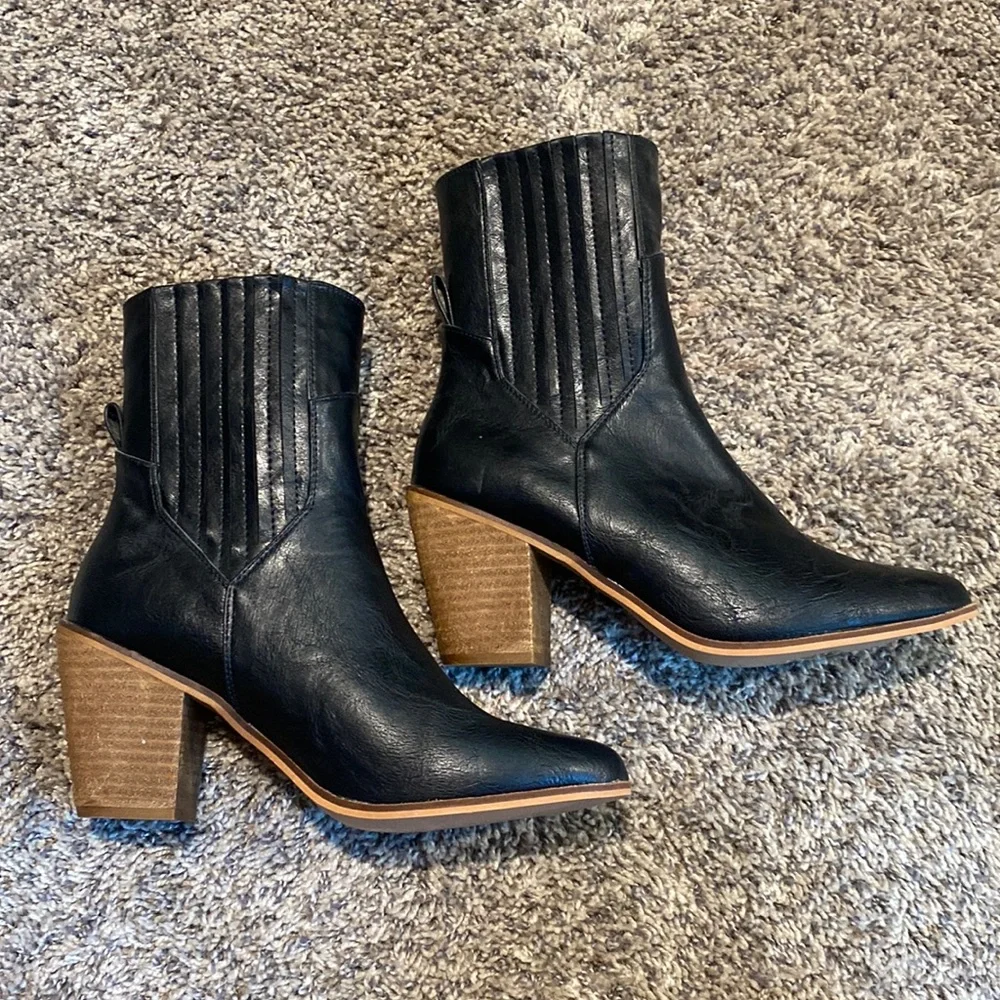 NWOT Vici booties - Picture 1 of 4